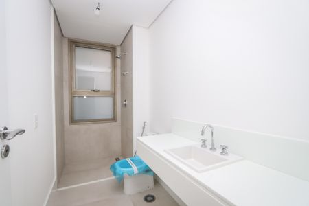 Apartamento à venda com 237m², 3 quartos e 3 vagasBanheiro da Suite 2