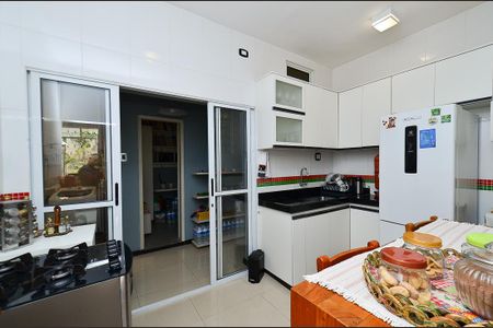 Apartamento à venda com 100m², 2 quartos e 1 vagaCozinha