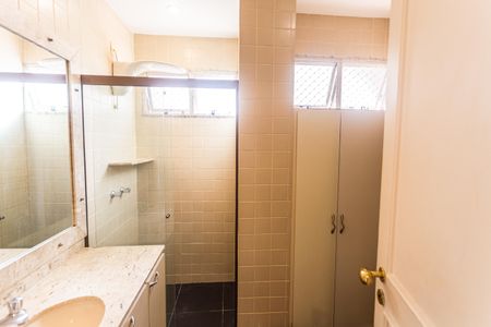 Apartamento à venda com 300m², 3 quartos e 2 vagasBanheiro Social no 2° Andar