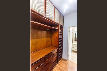 Apartamento à venda com 300m², 3 quartos e 2 vagasCloset da Suíte no 2° Andar