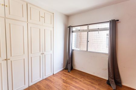 Apartamento à venda com 300m², 3 quartos e 2 vagasQuarto 2 no 2° Andar