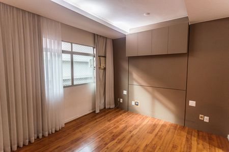 Apartamento à venda com 300m², 3 quartos e 2 vagasSuíte no 2° Andar