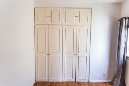 Apartamento à venda com 300m², 3 quartos e 2 vagasArmário do Quarto 2 no 2° Andar