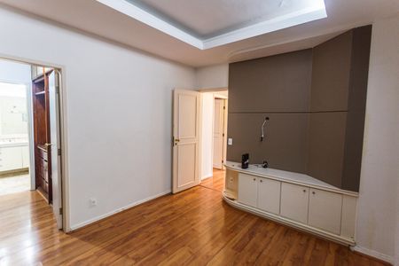 Apartamento à venda com 300m², 3 quartos e 2 vagasSuíte no 2° Andar