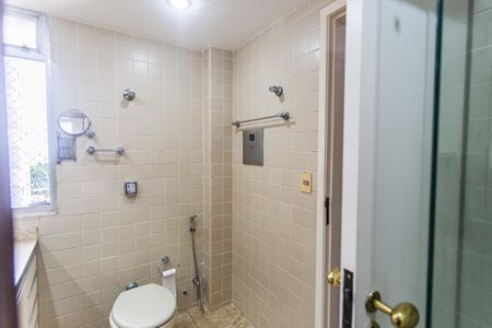 Apartamento à venda com 300m², 3 quartos e 2 vagasBanheiro da Suíte no 2° Andar