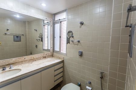 Apartamento à venda com 300m², 3 quartos e 2 vagasBanheiro da Suíte no 2° Andar