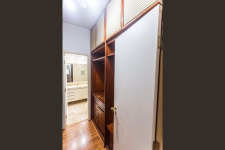 Apartamento à venda com 300m², 3 quartos e 2 vagasCloset da Suíte no 2° Andar