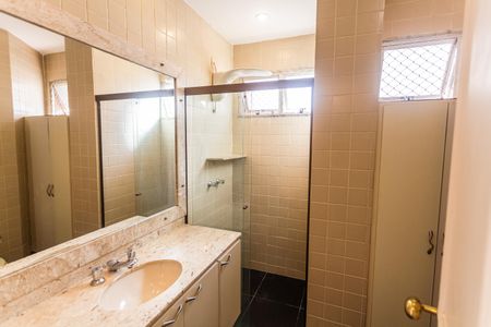 Apartamento à venda com 300m², 3 quartos e 2 vagasBanheiro Social no 2° Andar