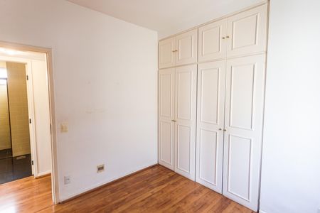 Apartamento à venda com 300m², 3 quartos e 2 vagasQuarto 2 no 2° Andar