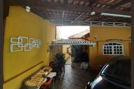 Casa à venda com 260m², 3 quartos e 2 vagas Casa à venda com 260m², 3 quartos e 2 vagasGaragem
