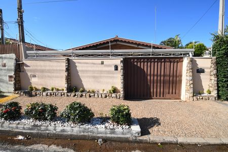 Casa à venda com 207m², 4 quartos e 2 vagasFachada