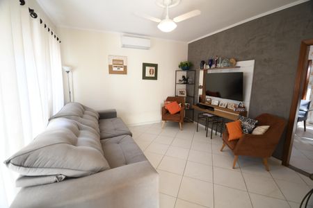 Casa à venda com 207m², 4 quartos e 2 vagasSala