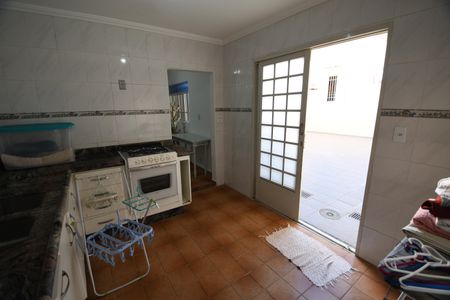 Casa à venda com 207m², 4 quartos e 2 vagasCasa 2 - Cozinha