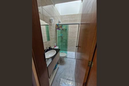 Casa à venda com 90m², 2 quartos e 2 vagas Casa à venda com 90m², 2 quartos e 2 vagasBanheiro