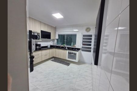 Casa à venda com 90m², 2 quartos e 2 vagas Casa à venda com 90m², 2 quartos e 2 vagasCozinha