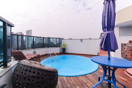 Apartamento à venda com 180m², 3 quartos e 4 vagasÁrea comum - Piscina