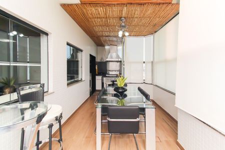 Apartamento à venda com 180m², 3 quartos e 4 vagasChurrasqueira