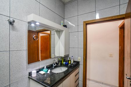 Casa à venda com 284m², 3 quartos e 2 vagasBanheiro