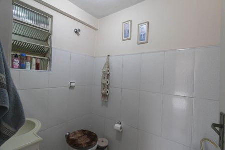 Casa à venda com 239m², 4 quartos e 4 vagasBanheiro de Serviço 1