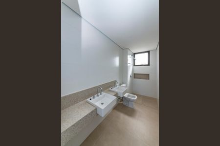 Apartamento à venda com 160m², 4 quartos e 3 vagasBanheiro da Suíte 1