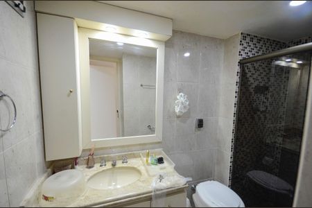 Apartamento para alugar com 83m², 2 quartos e 1 vaga Apartamento para alugar com 83m², 2 quartos e 1 vagaBanheiro da Suíte