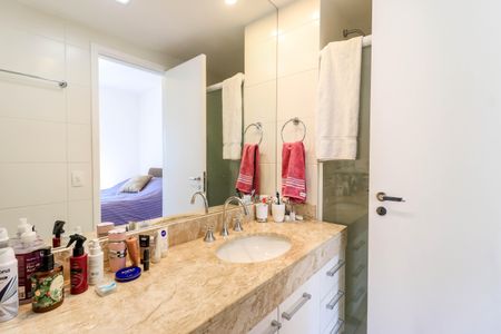 Apartamento à venda com 105m², 3 quartos e 2 vagasBanheiro da Suíte