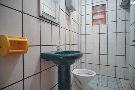 Casa à venda com 148m², 4 quartos e 4 vagasBanheiro 1