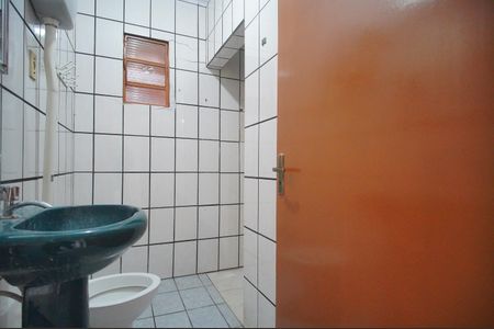 Casa à venda com 148m², 4 quartos e 4 vagasBanheiro 1