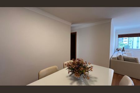 Apartamento à venda com 70m², 2 quartos e 1 vaga Apartamento à venda com 70m², 2 quartos e 1 vagaSala de Jantar