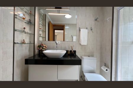 Apartamento à venda com 70m², 2 quartos e 1 vaga Apartamento à venda com 70m², 2 quartos e 1 vagaBanheiro