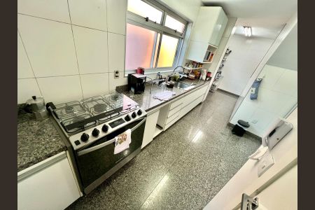 Apartamento à venda com 320m², 5 quartos e 4 vagasCozinha