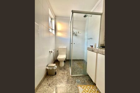 Apartamento à venda com 320m², 5 quartos e 4 vagasBanheiro da Suíte 1