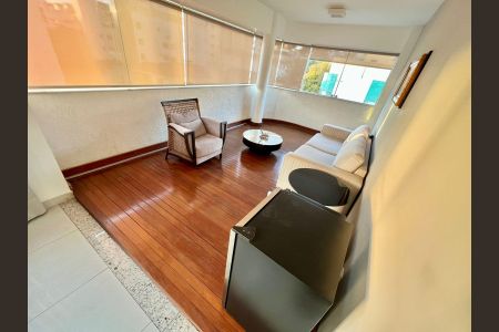 Apartamento à venda com 320m², 5 quartos e 4 vagasSala