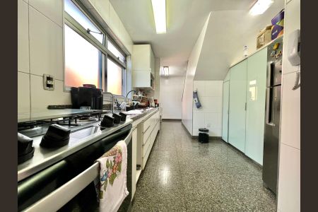 Apartamento à venda com 320m², 5 quartos e 4 vagasCozinha