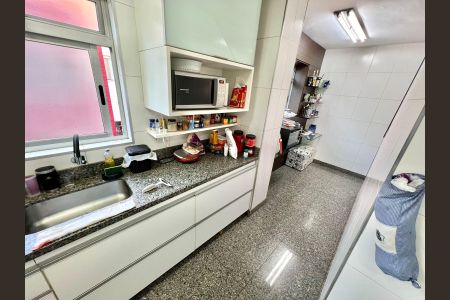 Apartamento à venda com 320m², 5 quartos e 4 vagasCozinha