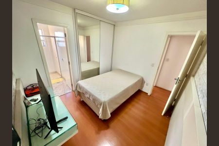 Apartamento à venda com 320m², 5 quartos e 4 vagas Suíte 2