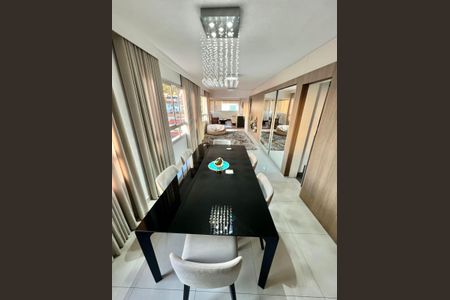 Apartamento à venda com 320m², 5 quartos e 4 vagasSala