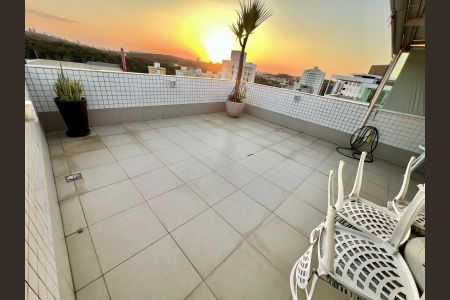 Apartamento à venda com 320m², 5 quartos e 4 vagasCobertura