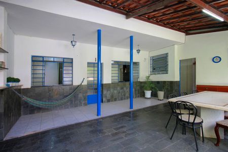 Casa à venda com 400m², 4 quartos e 6 vagasVaranda