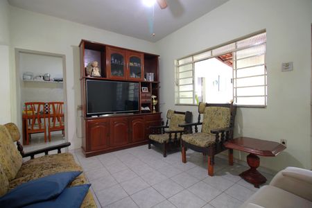 Casa à venda com 400m², 4 quartos e 6 vagasSala