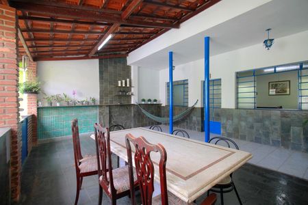 Casa à venda com 400m², 4 quartos e 6 vagasVaranda