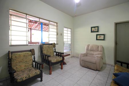 Casa à venda com 400m², 4 quartos e 6 vagasSala