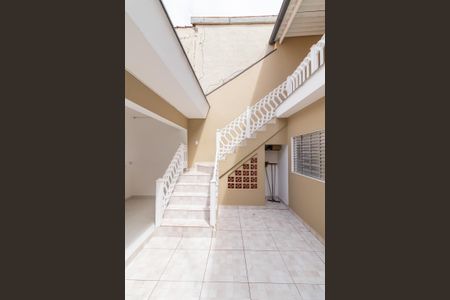 Casa à venda com 120m², 4 quartos e 4 vagasEscada para a Área gourmet