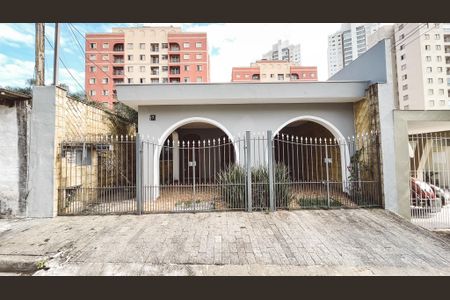 Casa à venda com 180m², 3 quartos e 2 vagasFachada