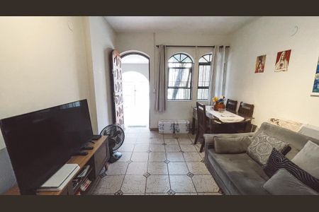 Casa à venda com 180m², 3 quartos e 2 vagasSala