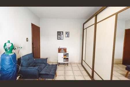 Casa à venda com 180m², 3 quartos e 2 vagasQuarto 2