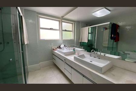 Apartamento à venda com 160m², 4 quartos e 3 vagas