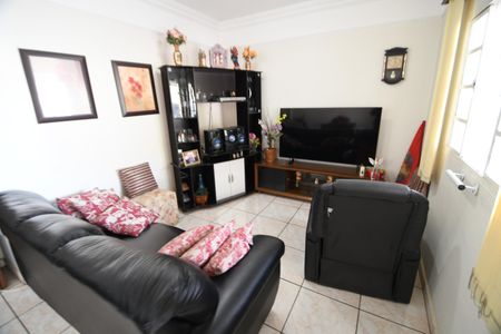 Casa à venda com 100m², 2 quartos e 3 vagasSala