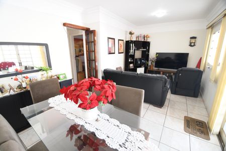 Casa à venda com 100m², 2 quartos e 3 vagasSala