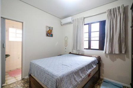 Casa à venda com 220m², 3 quartos e 3 vagasSuíte
